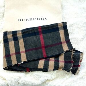Burberry reversible color check wool scarf - new with tag